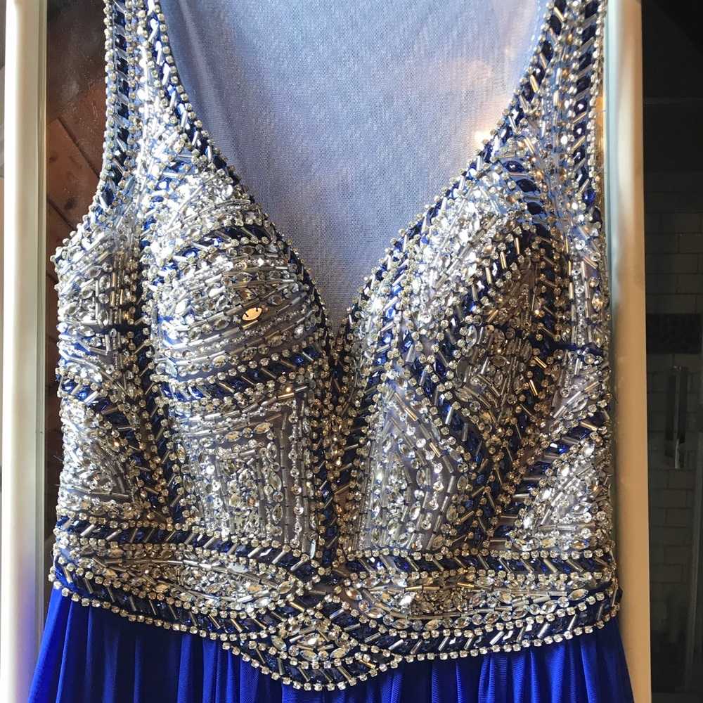 Prom dress - Picture 3 of 4